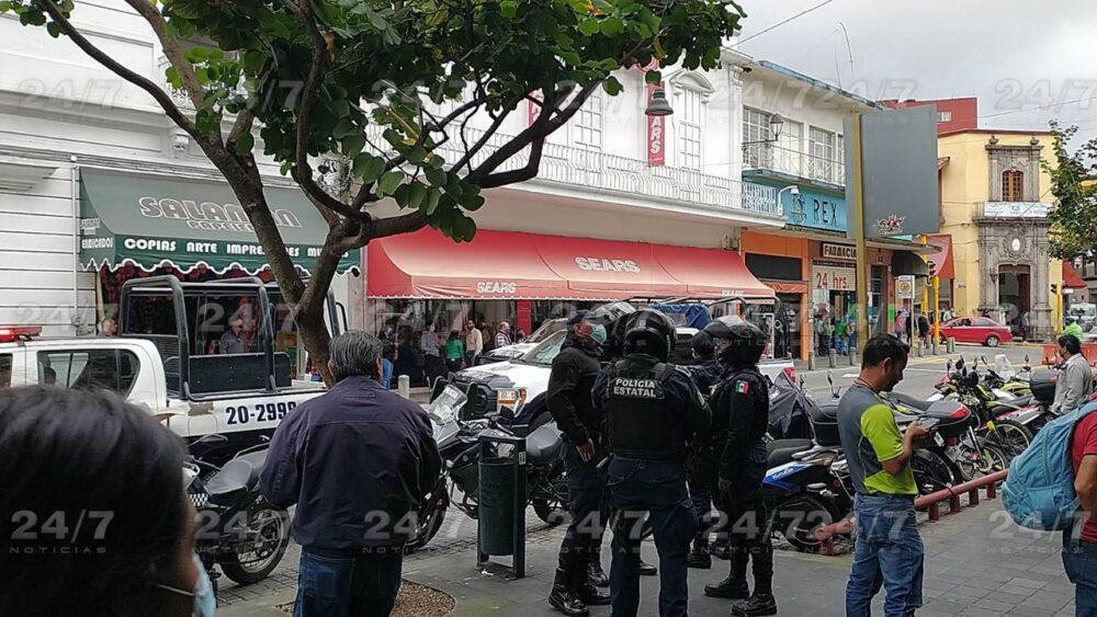 Balean a sujeto en pleno centro de Xalapa. (VIDEO) - 24/7 Noticias